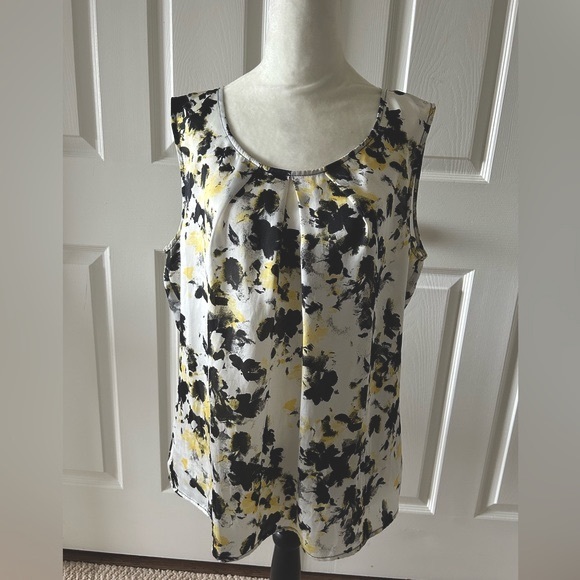 Available- Kasper Floral Lightweight Sleeveless Blouse - Picture 1 of 7